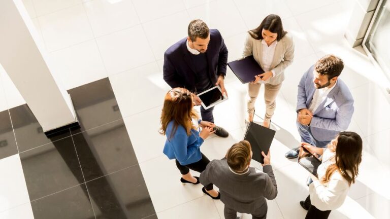 Business English w praktyce – wyrażenia, które przydadzą Ci się w pracy